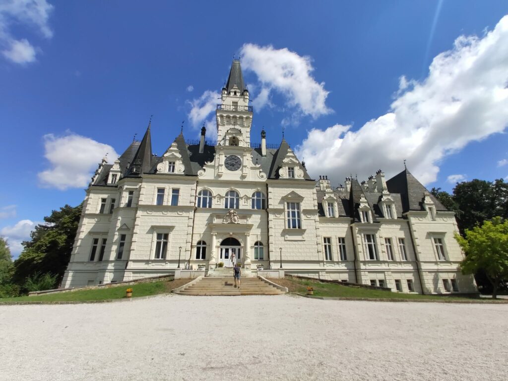 Schloss Budmerice